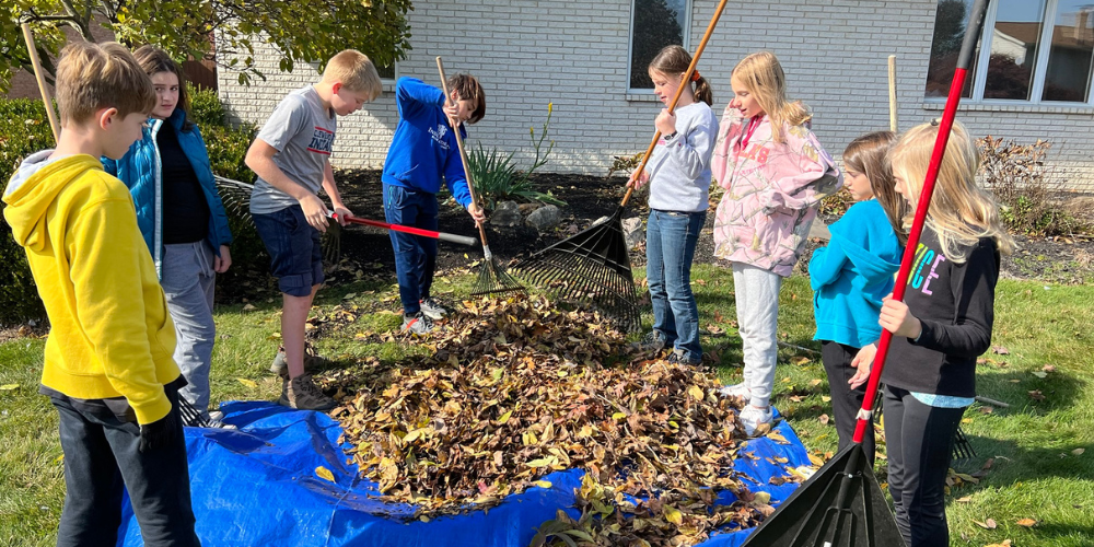 Independence Middle School Sixth Graders Devote Day to Serving Others